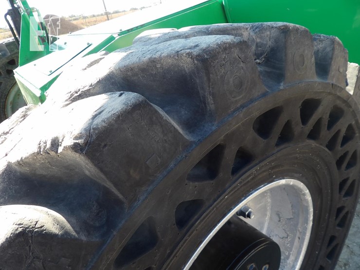 2017-sky-trak-10042-image-17