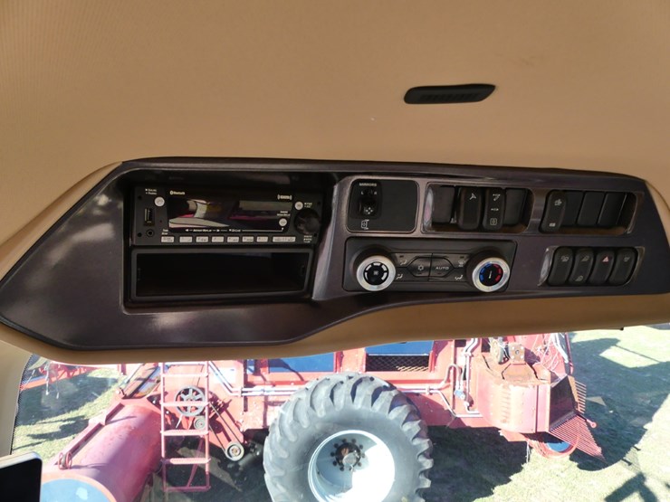 case-ih-magnum-200-image-16