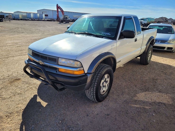 2000-chevrolet-s10-image-1
