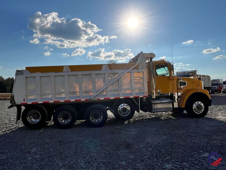 2020-freightliner-122sd-image-5