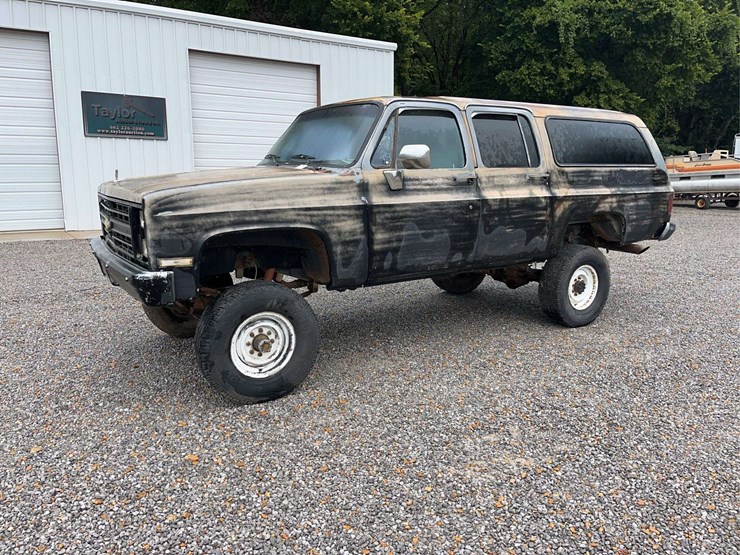 1985-chevrolet-suburban-image-1