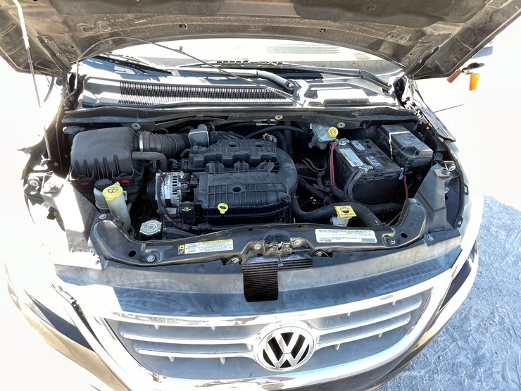 2010-volkswagen-routan-image-108