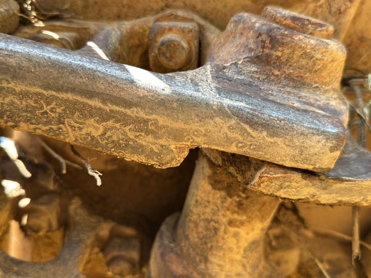 2008-deere-750j-xlt-image-24