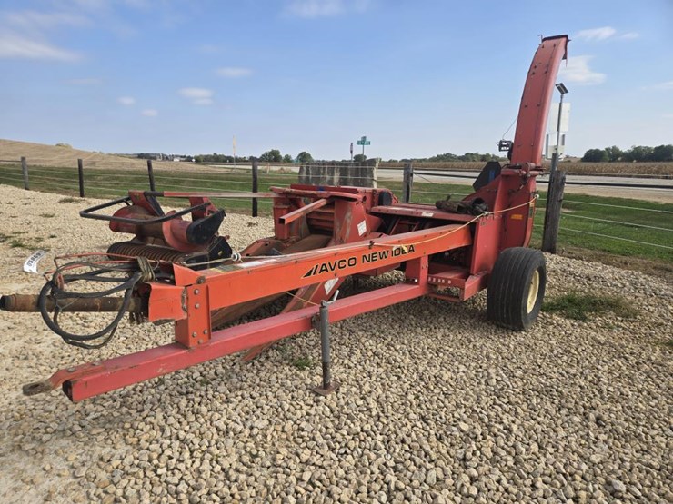 #5869-•-new-idea-pull-type-chopper-w/-2-row-30"-corn-head-image-16