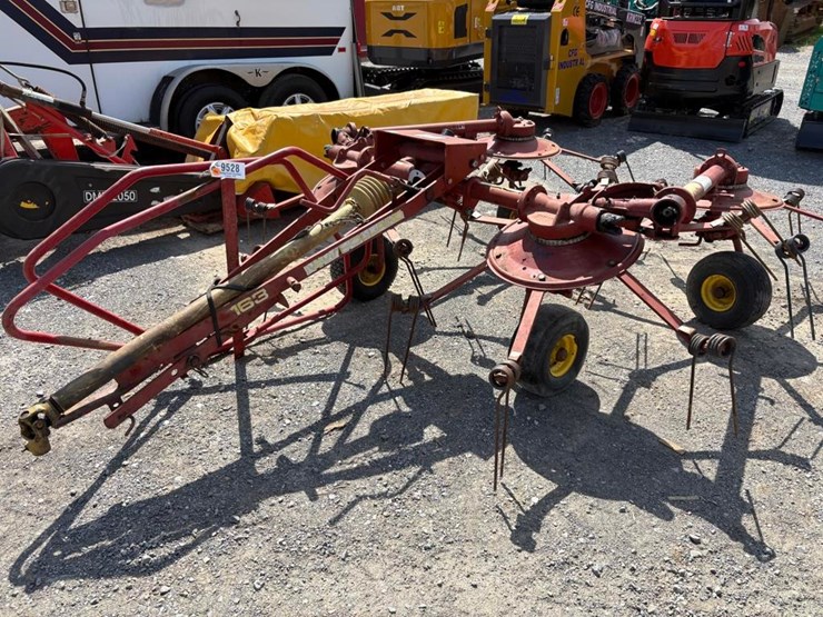 new-holland-163-image-1