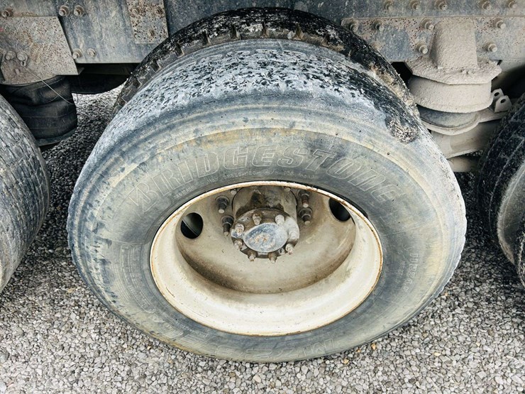 1999-freightliner-tri-axle-dump-truck-image-11