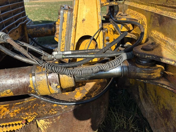 2008-deere-750j-xlt-image-27