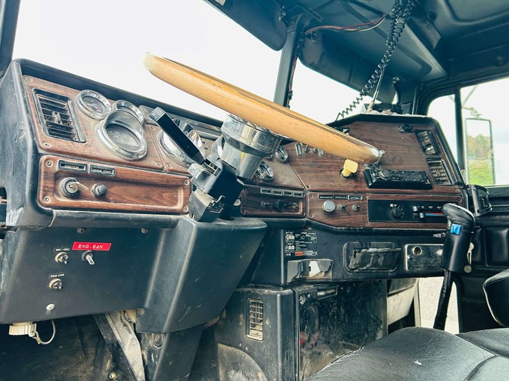 1999-freightliner-tri-axle-dump-truck-image-83