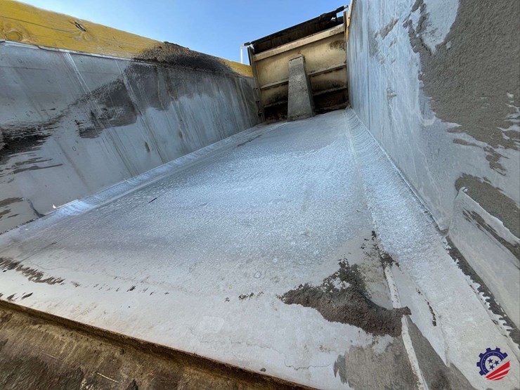 2020-freightliner-122sd-image-82