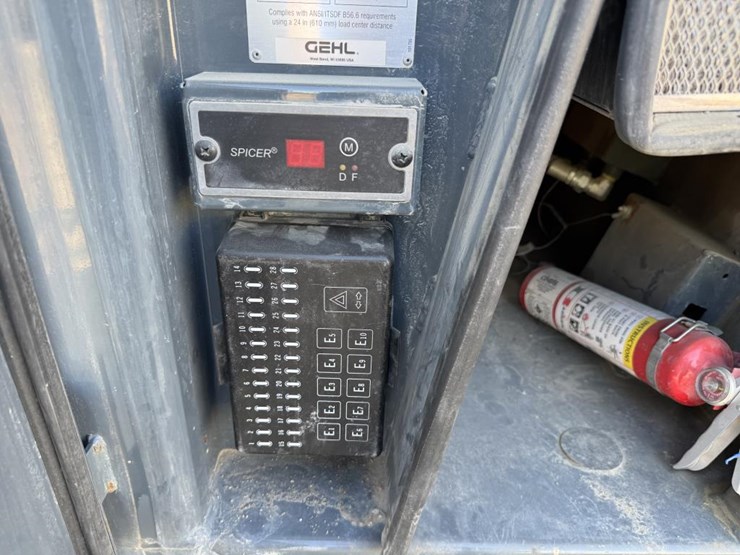 2013-gehl-dl11-image-54