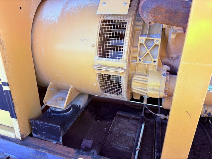 caterpillar-150-kw-image-12