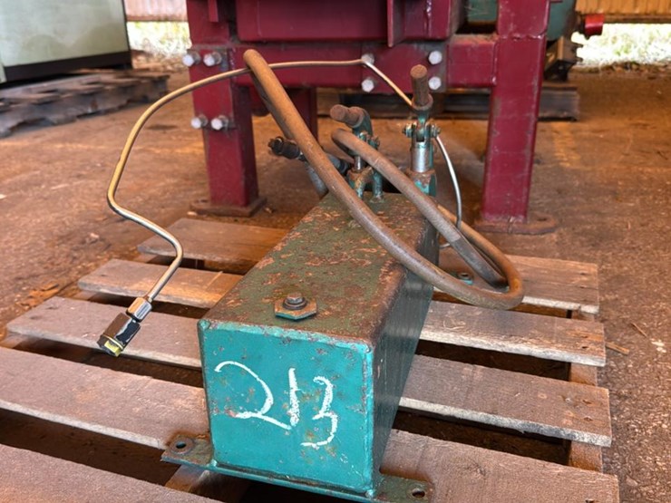 #221-•-manual-hydraulic-pump-image-2