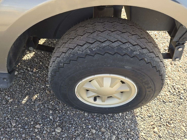 2017-e-z-go-txt-elite-lithium-golf-cart-image-5