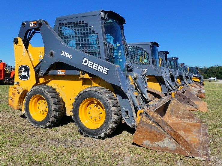 2023-deere-318g-image-1