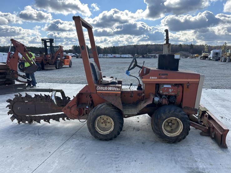 ditch-witch-2300-image-6