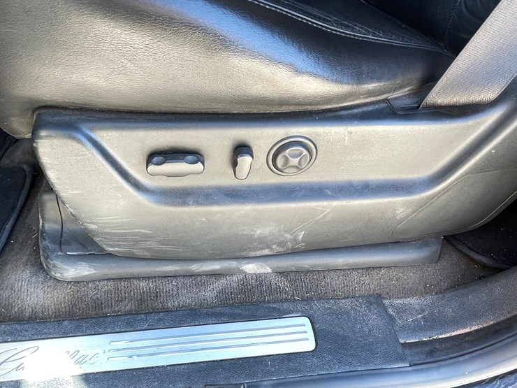 2010-cadillac-escalade-image-45