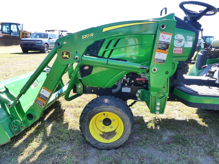 2022-john-deere-1025r-image-10