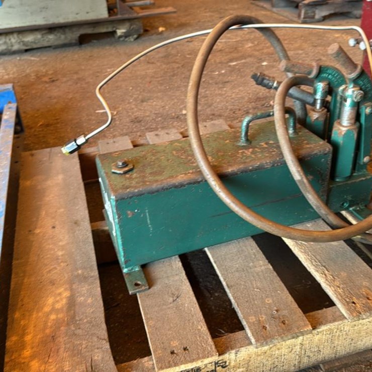 #221 • Manual Hydraulic Pump