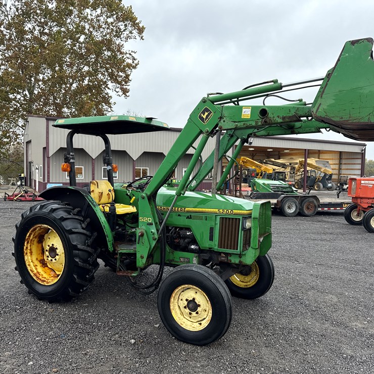 JOHN DEERE 5200