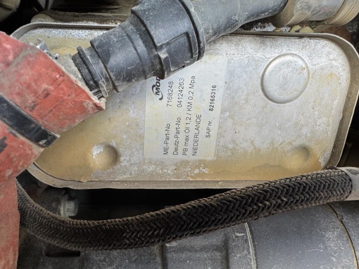 #1460-•-2014-genie-1056-telehandler-image-48