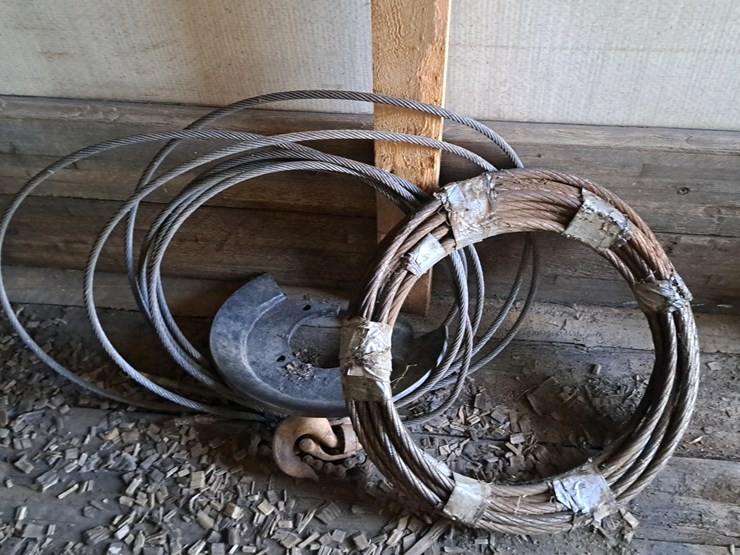 #701-•-53'-semi-trailer-and-contents-image-11