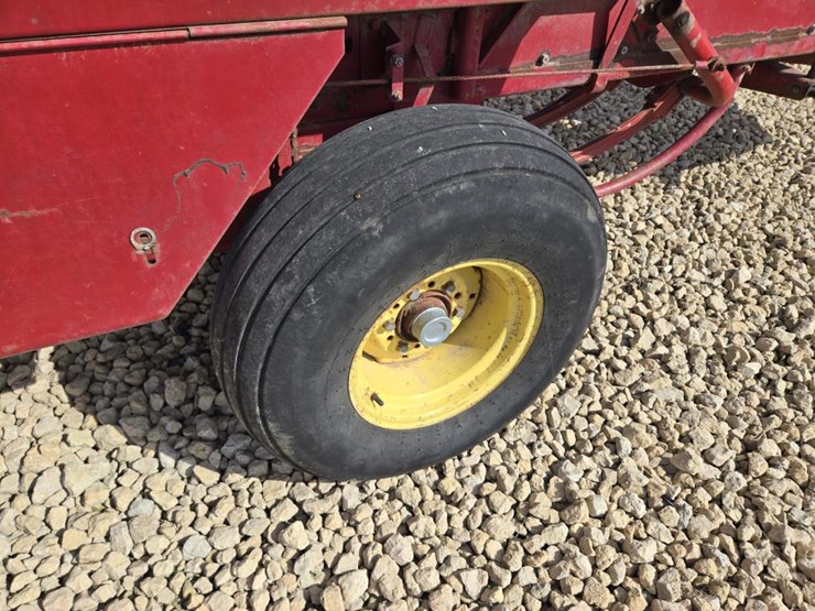 new-holland-315-image-5