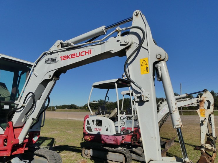 takeuchi-tb235-2-image-9