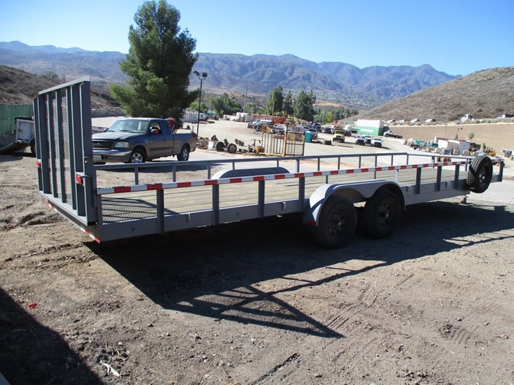 2023-utility-flatbed-image-3