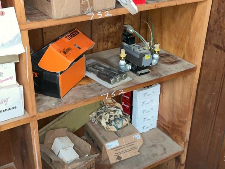 #752-•-bushings,-sprockets-and-miscellaneous-parts-image-1