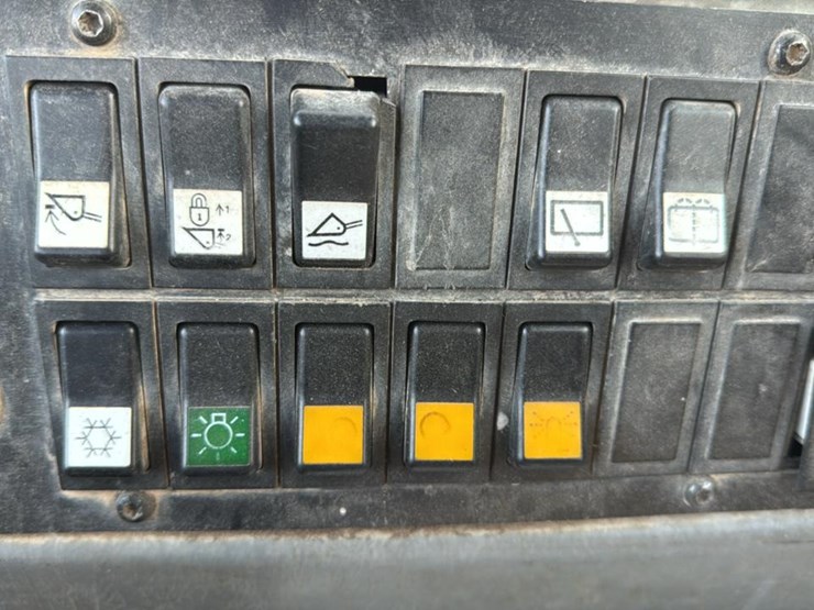 2005-volvo-l90e-image-52