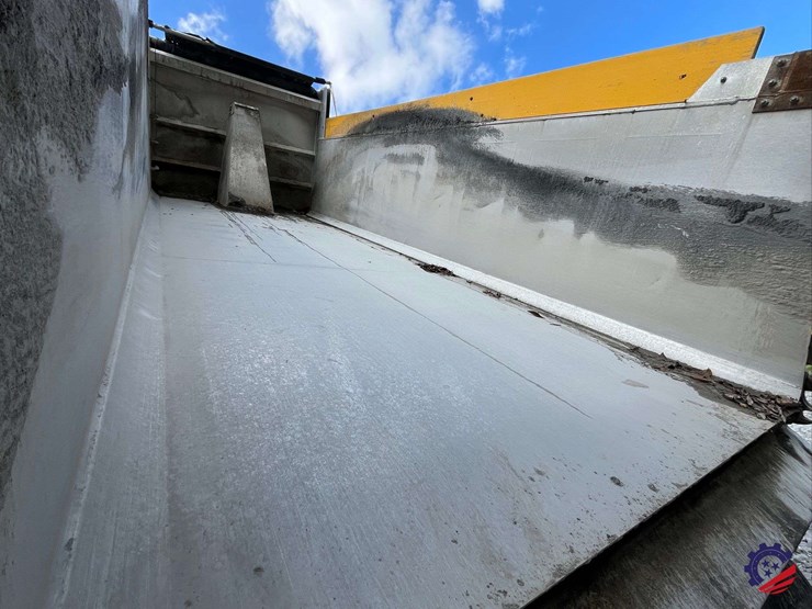 2020-freightliner-122sd-image-85