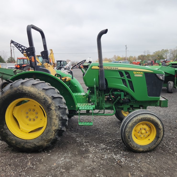 JOHN DEERE 5065E