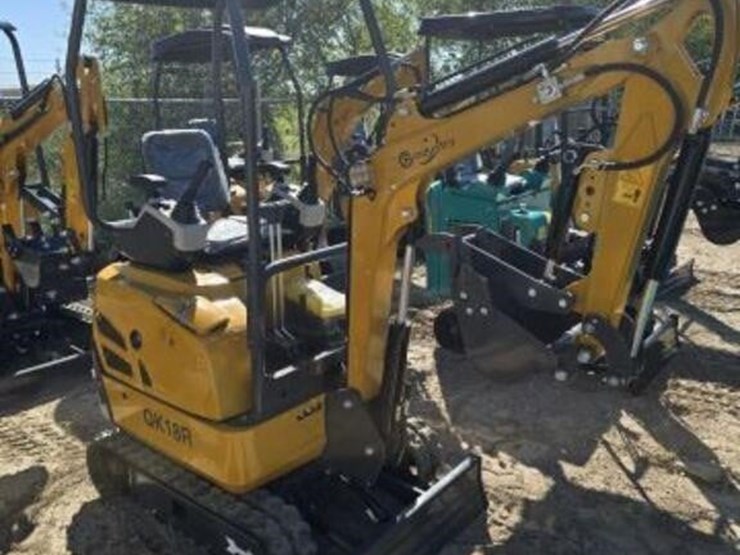 cfg-mini-excavator-qk18r-with-hydraulic-thumb-image-2