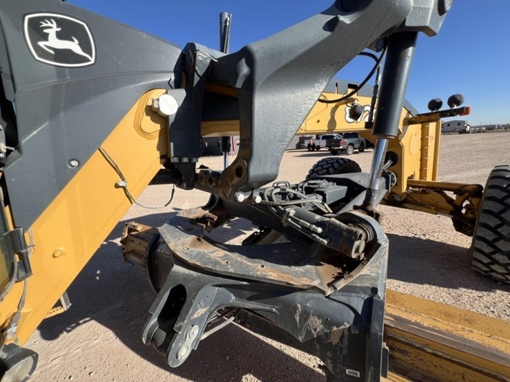 2018-deere-872gp-image-28