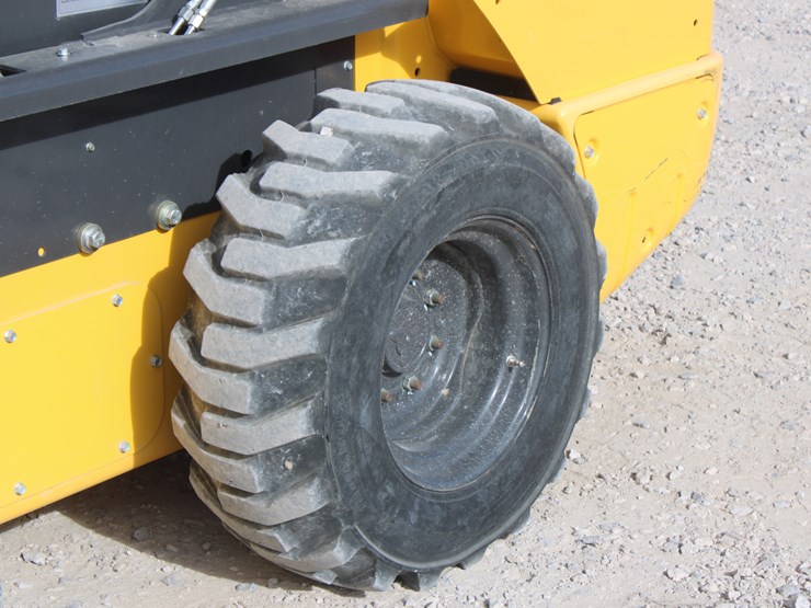 2023-new-holland-l328-image-12