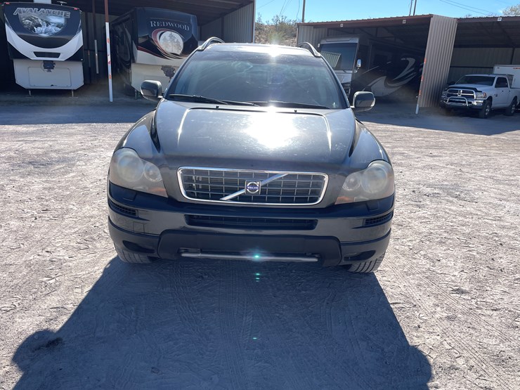 2010-volvo-xc90-image-2