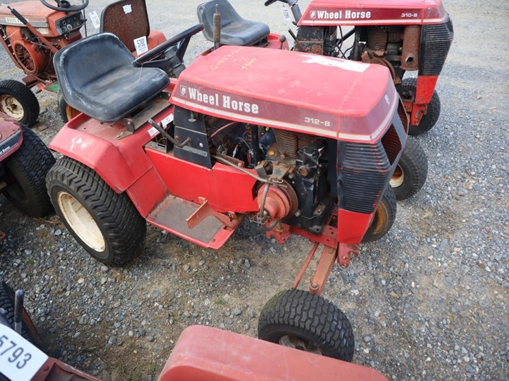 wheel-horse-lawn-&-garden-tractor-image-2