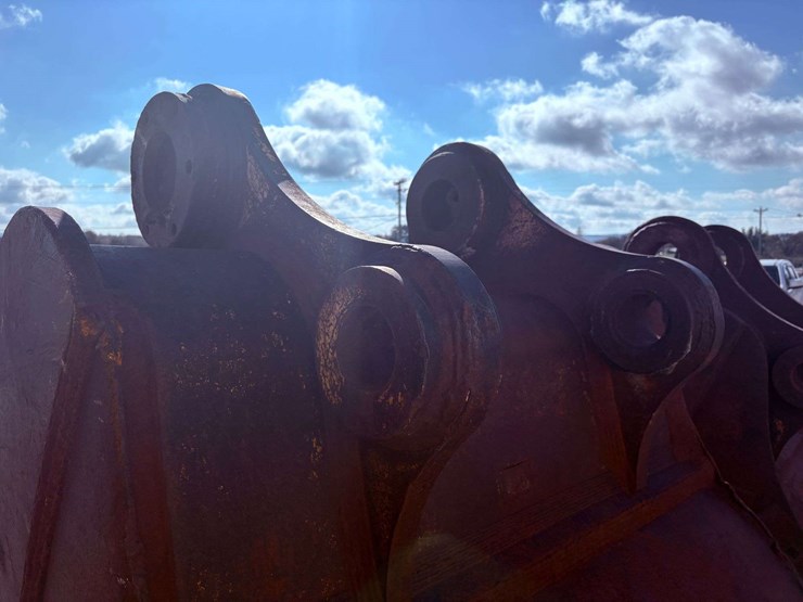 caterpillar-375-image-7