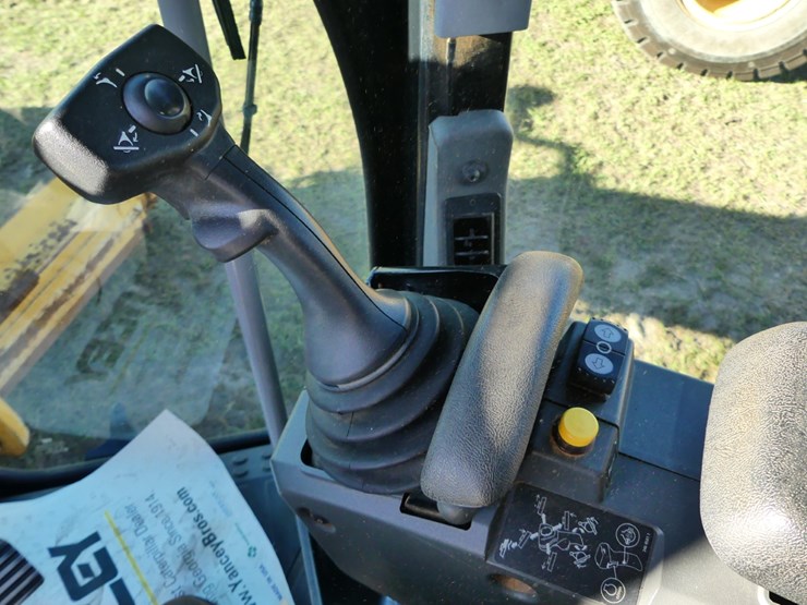 2018-caterpillar-12m3-image-18