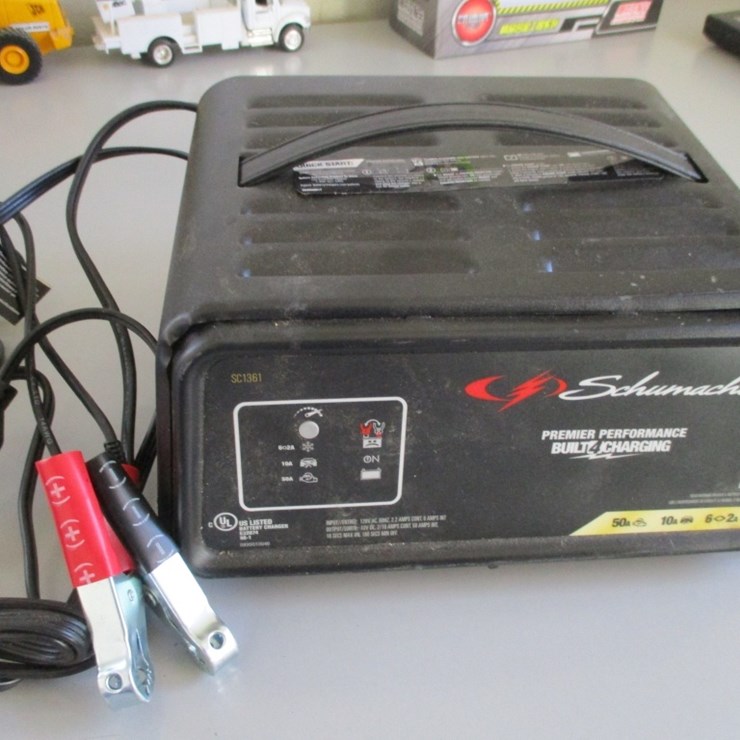 Schumacher 12-Volt Premier Performance Chager