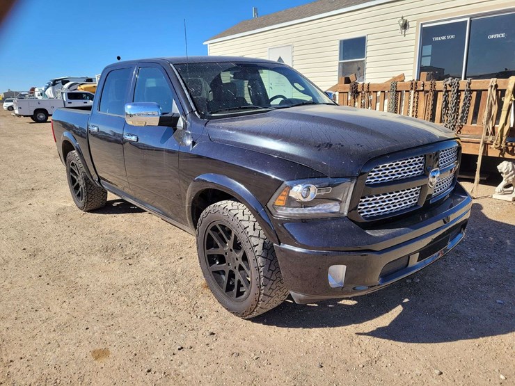 2016-ram-1500-laramie-image-2