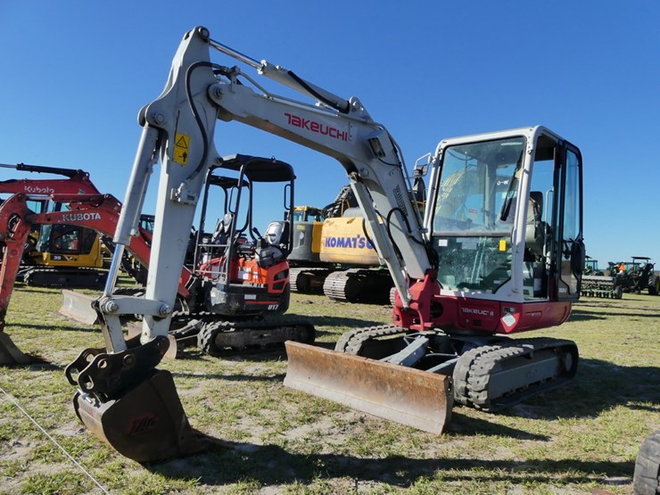 takeuchi-tb235-2-image-1