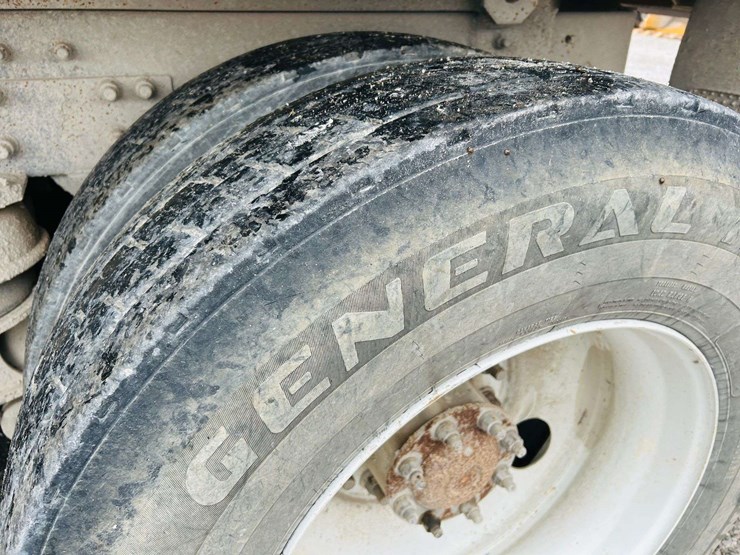 1999-freightliner-tri-axle-dump-truck-image-14