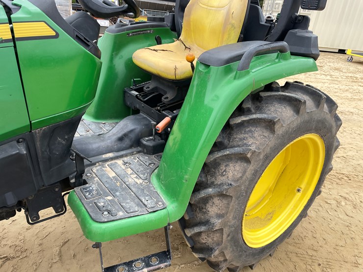 john-deere-3032e-image-16