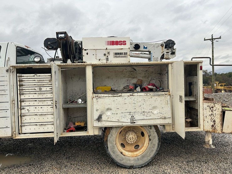 2000-ford-f650-image-32