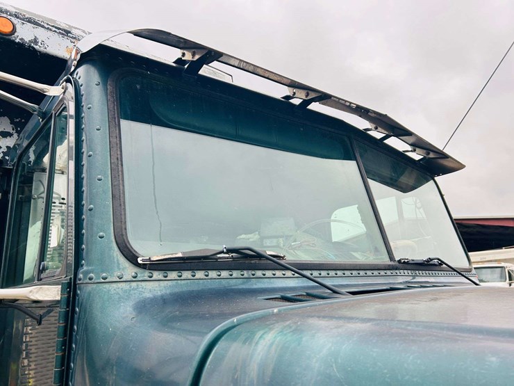 1999-freightliner-tri-axle-dump-truck-image-50