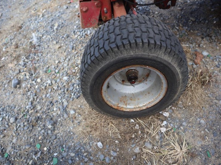 wheel-horse-lawn-&-garden-tractor-image-11