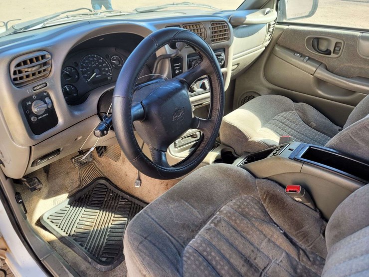 2000-chevrolet-s10-image-11