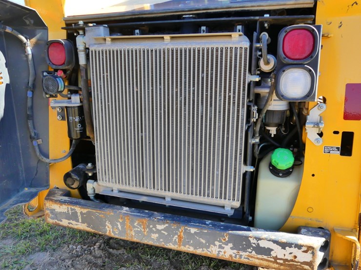 2023-deere-318g-image-9