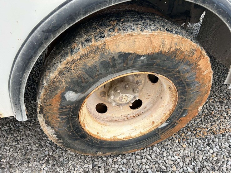 2000-ford-f650-image-13